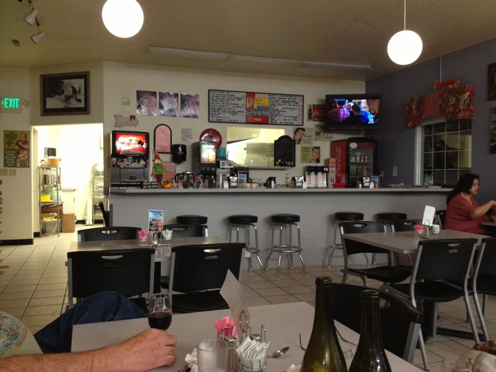 Gateway Cafe Ice Cream & Frozen Yogurt 4330 Hwy 71, Finchley