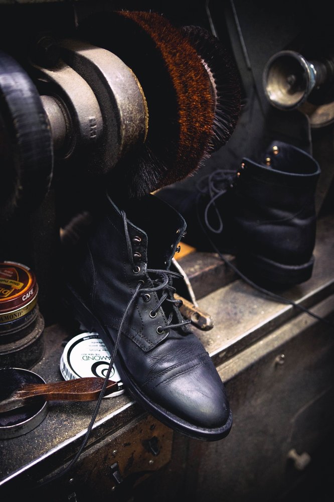 Uriel's Shoe Repair Shop