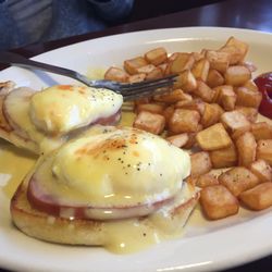 Village Inn 12 Reviews Restaurants 3410 8th St Sw Altoona Ia Photo Of Village Inn Altoona Ia United States Eggs Benedict Is Good
