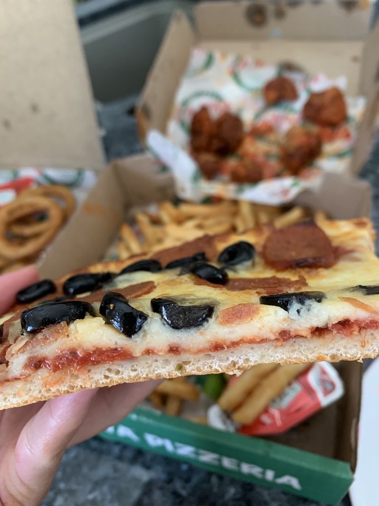 La Nova Pizzeria La Nova Pizzeria