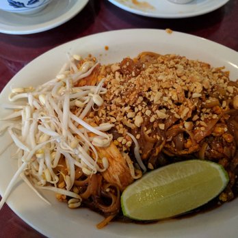 Thai Kitchen 54 Photos 104 Reviews 2831 N Oakland Ave Photo Of Thai Kitchen Milwaukee Wi United States Pad