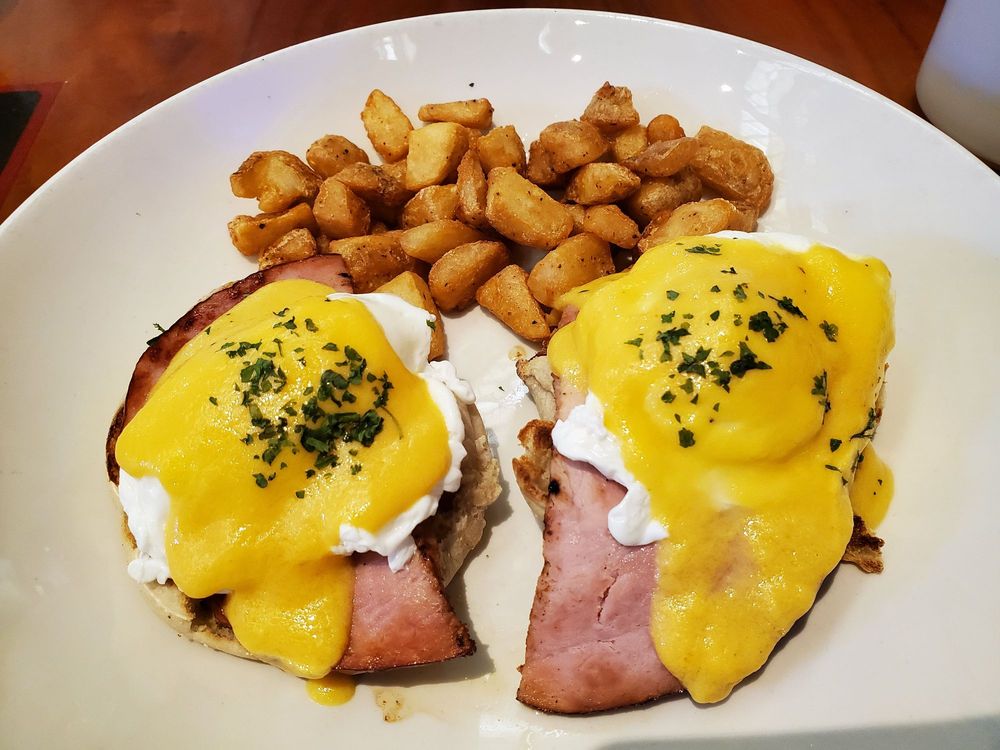 Shark Pit Bar & Grill