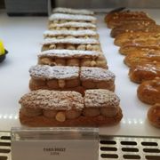 Instagram @culturegrub702 Photo de L\u0027Éclair Pâtisserie Française , Lisbonne, Portugal.