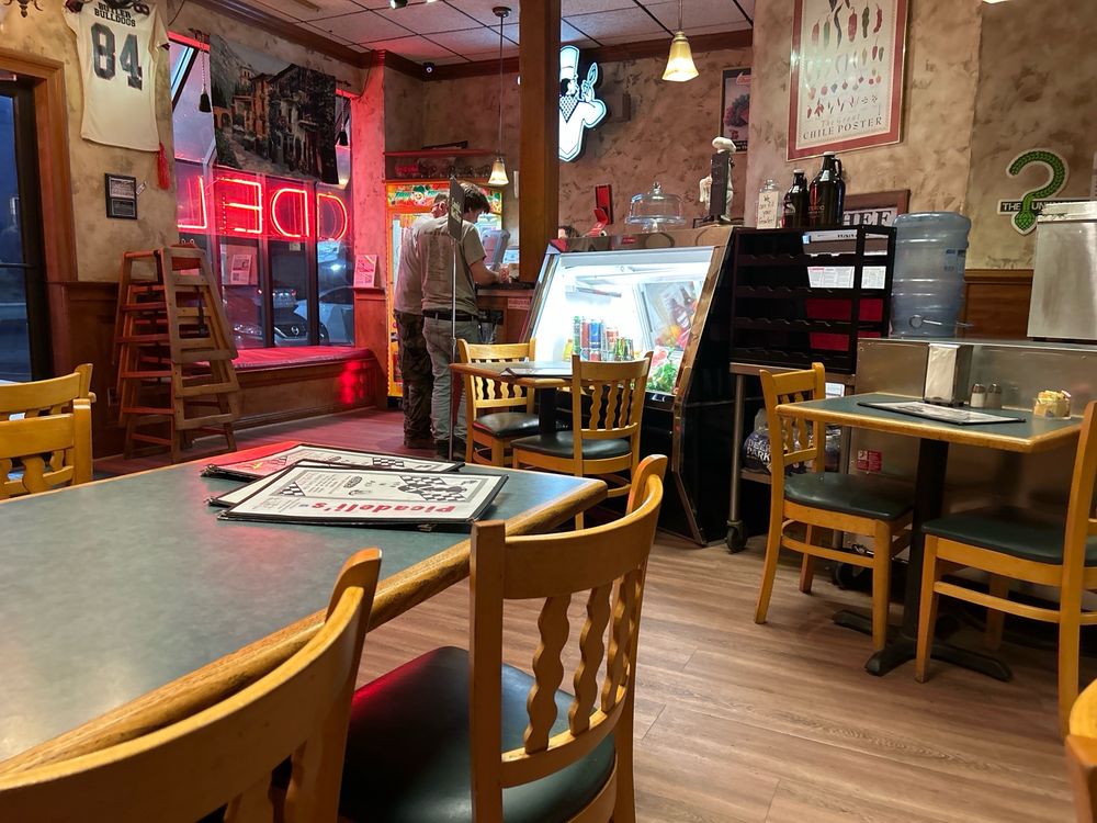 Picadeli's Pub-In-Deli