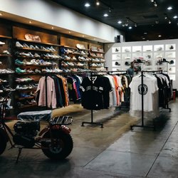 THRIFT SHOPPING IN JAPAN SUPREME, YEEZYS, BAPE