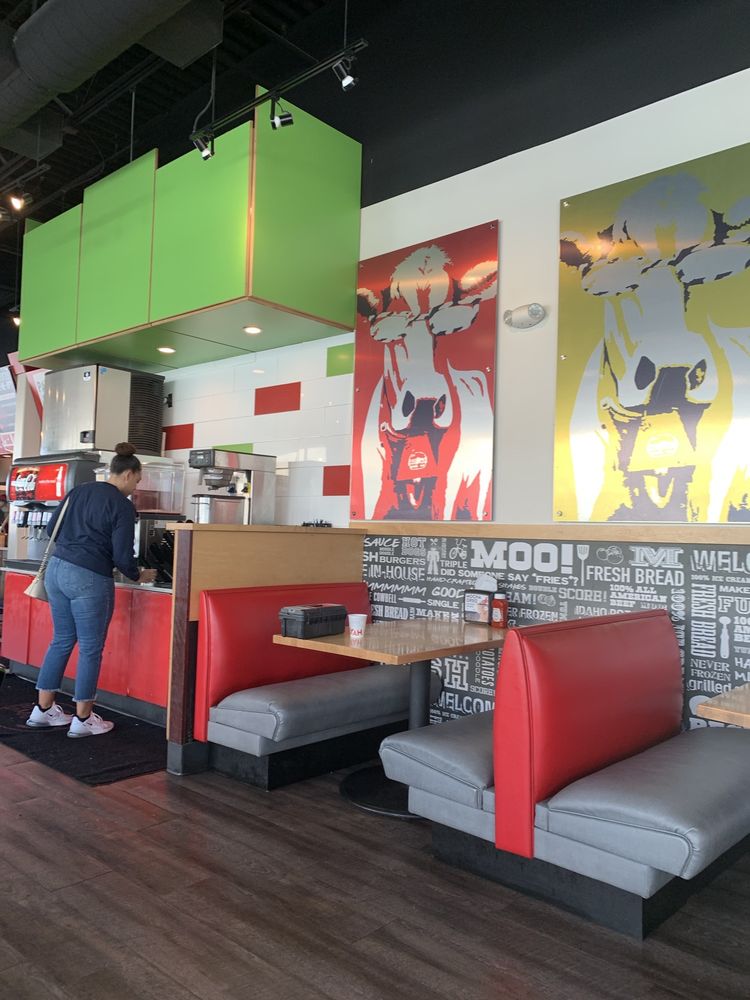 MOOYAH Burgers, Fries & Shakes