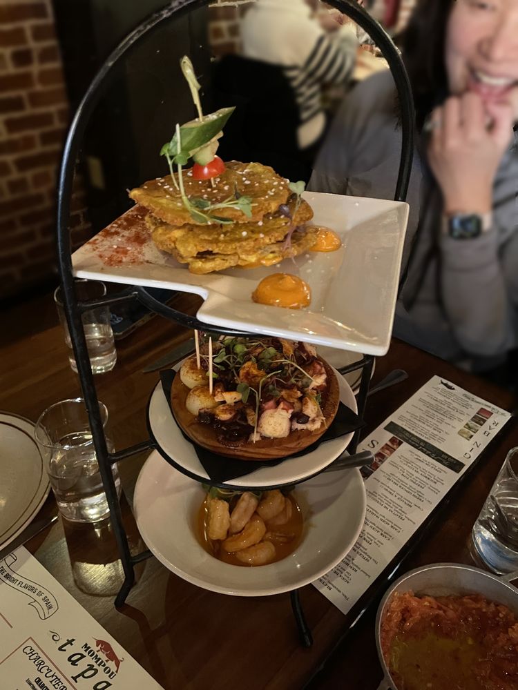 Mompou Tapas Bar & Restaurant