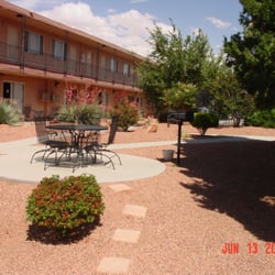 Page Boy Motel 14 Photos 21 Reviews Hotels 150 N Lake Photo Of Page Boy Motel Az United States Courtyard Setting