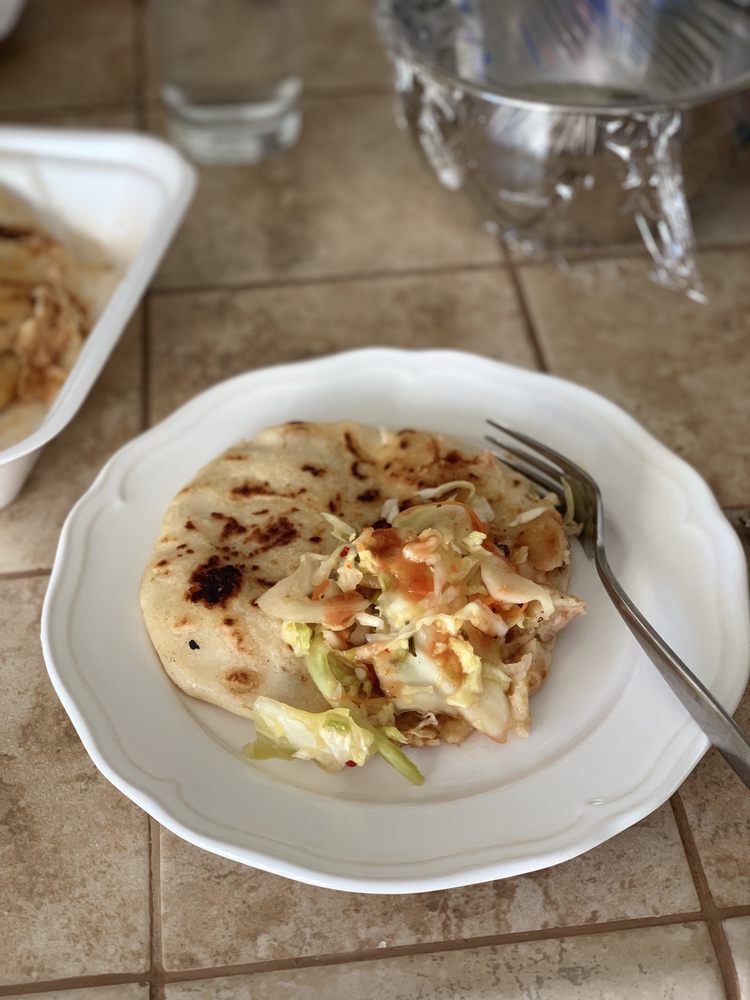 Las Palmas Bakery & Pupusas