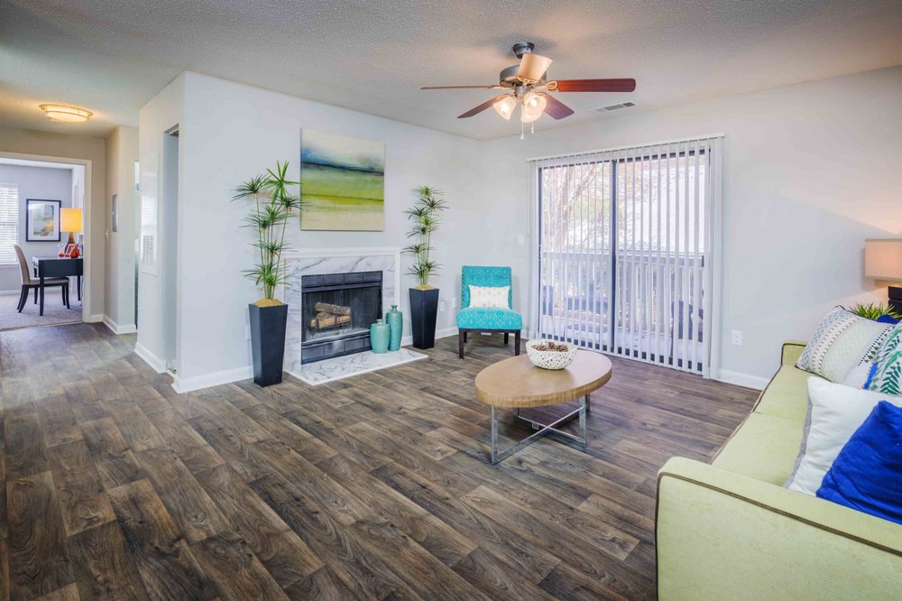 The Pointe at Irving Park