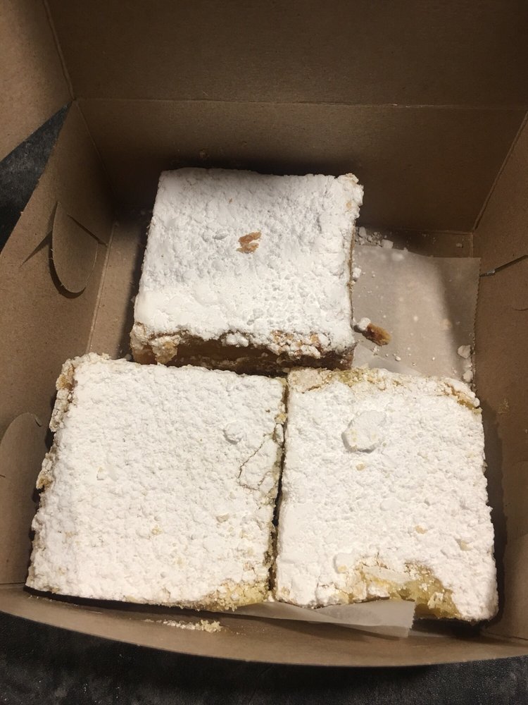 Mom's Apple Pie Bakery