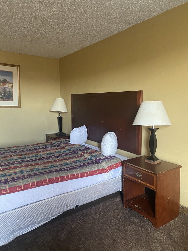 Travelodge by Wyndham Texarkana
