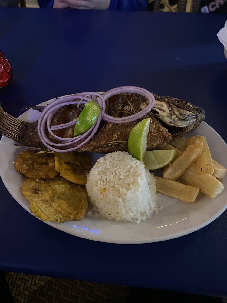El Pelicano Restaurant & Lounge