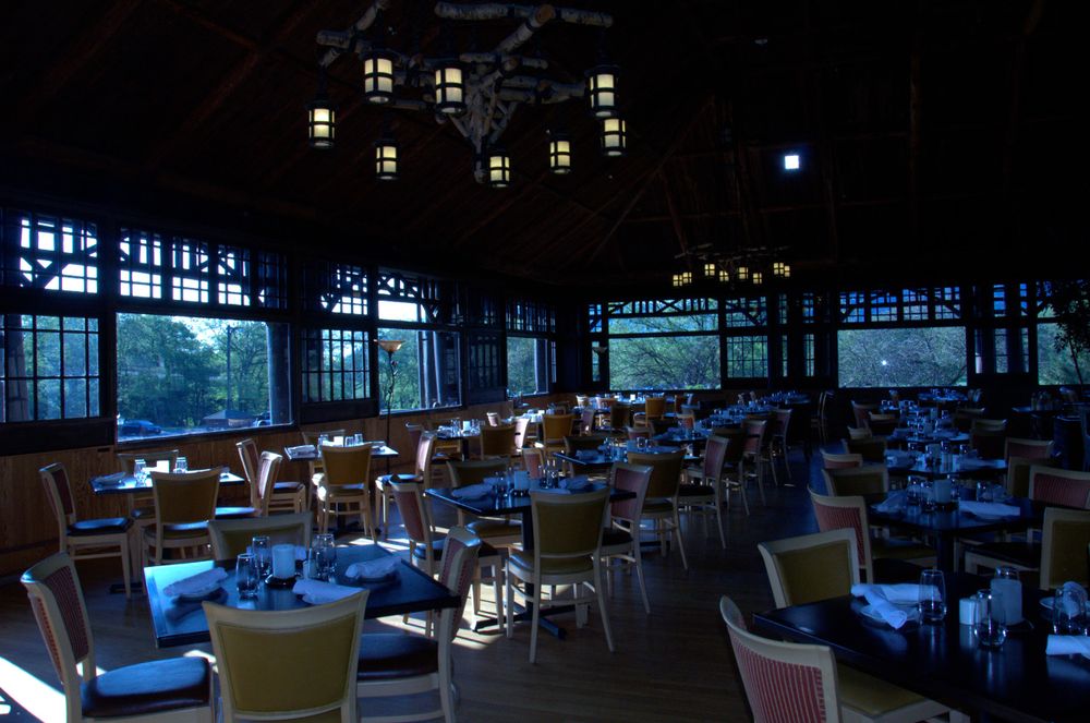 Restaurant 1915 and Blue Roof Tapas Bar