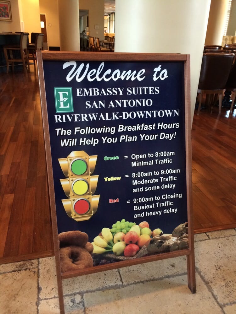 whole foods breakfast hours