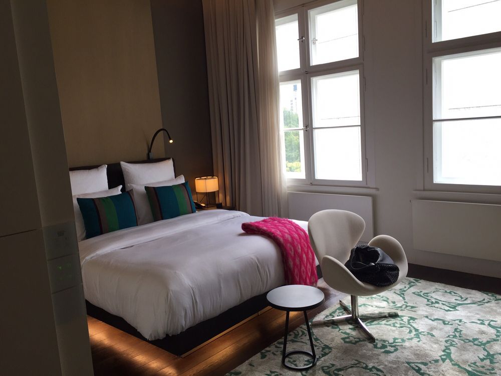 Cute room overlooking part of the zoo! yelp Das stue zoo