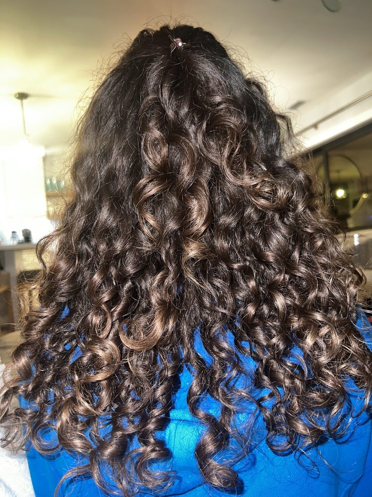 Khaliman Salons