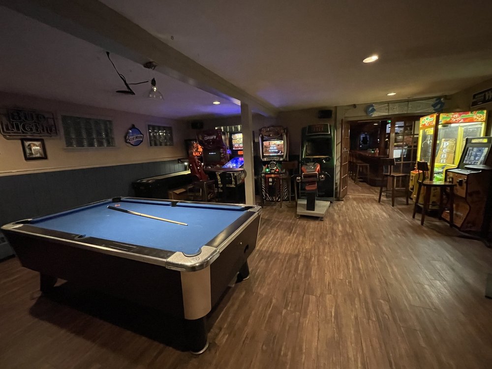 The Pour House Neighboorhood Bar & Grille