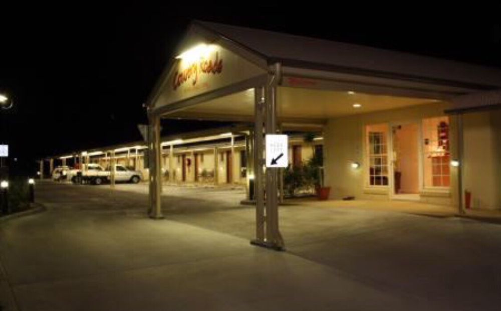 Country Roads Motor Inn