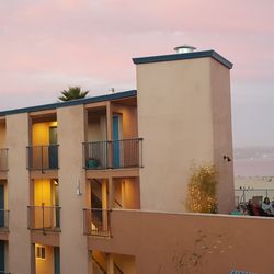 Capitola Beach Suites 79 Photos 14 Reviews Hotels 5000 Cliff Photo Of Capitola Beach Suites Ca United States Pink Sky And