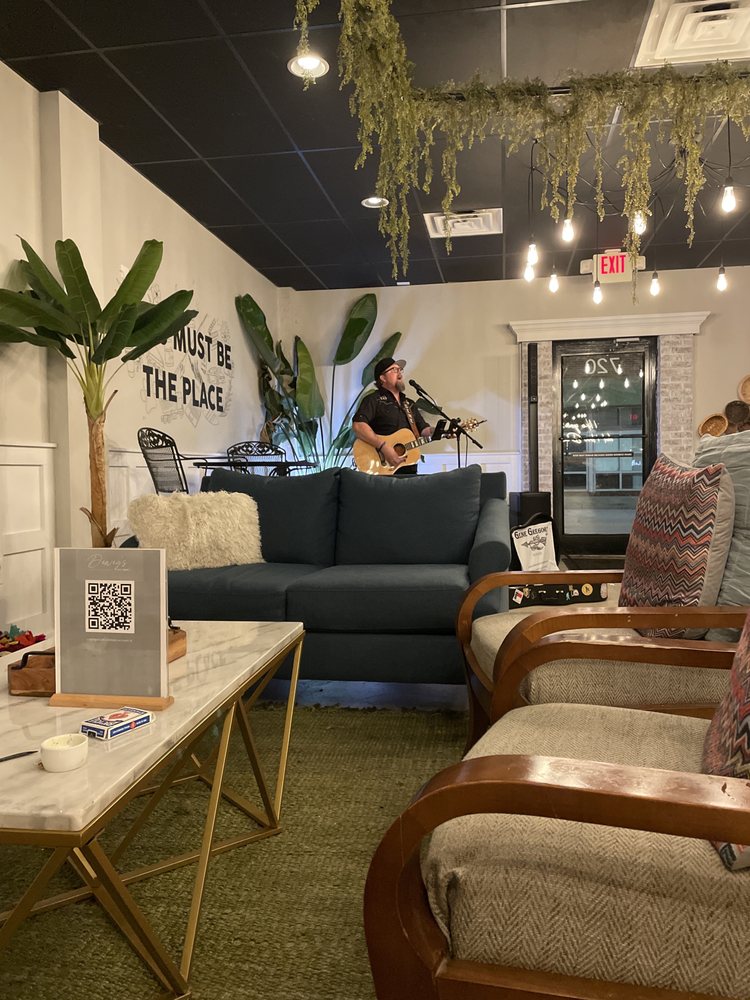 Dewey's Bar + Bistro