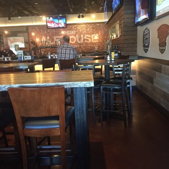 Wingers Restaurant Alehouse 62 Photos 40 Reviews Sports Photo Of Wingers Restaurant Alehouse Nampa Id United States Sitting In