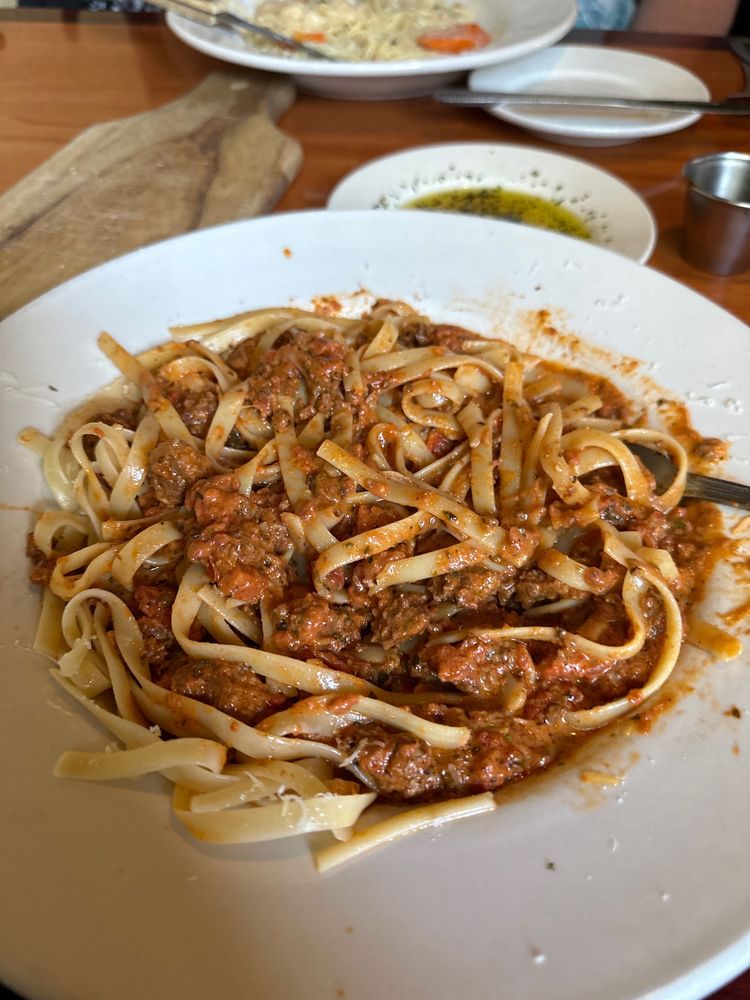 Pomodoros Greek & Italian Cafe