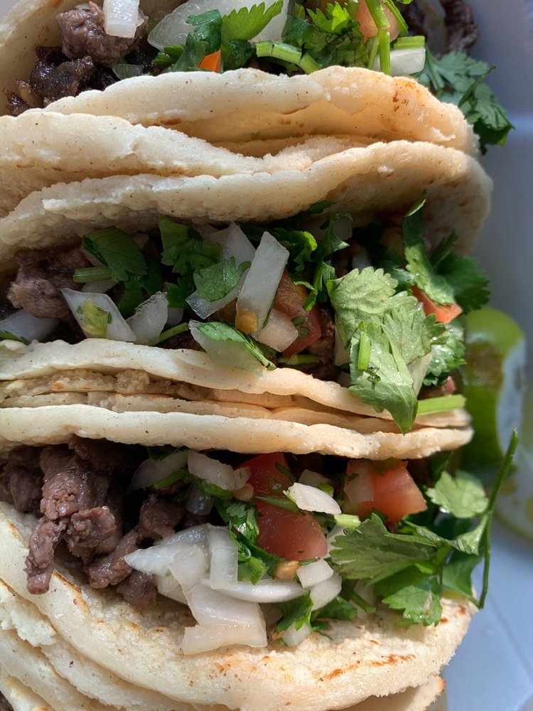 La Estrella Liquors & Deli