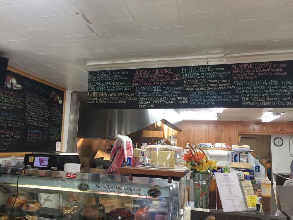 Pratt’s Store Grocery 2504 Vt Rt 22A, Bridport, VT Restaurant