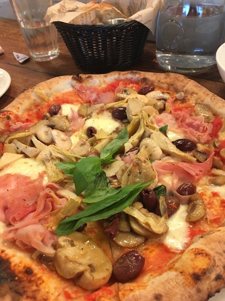 Capriccrosa Pizza Wmushrooms Artichokes Mozzarella
