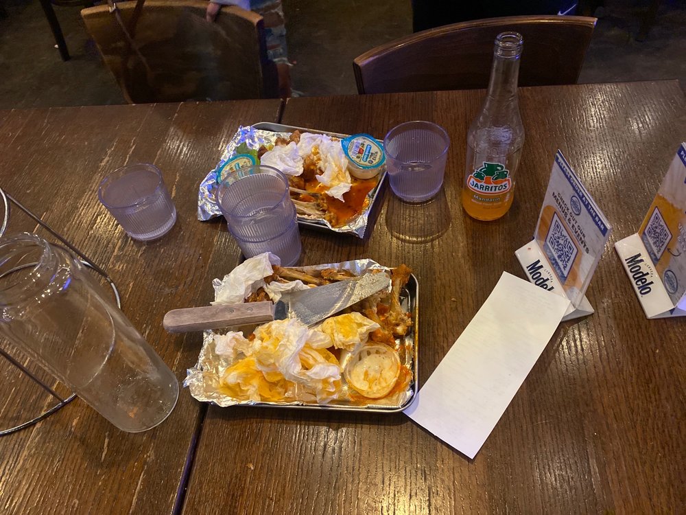 Cruisers Pizza Bar Grill - Newport Beach