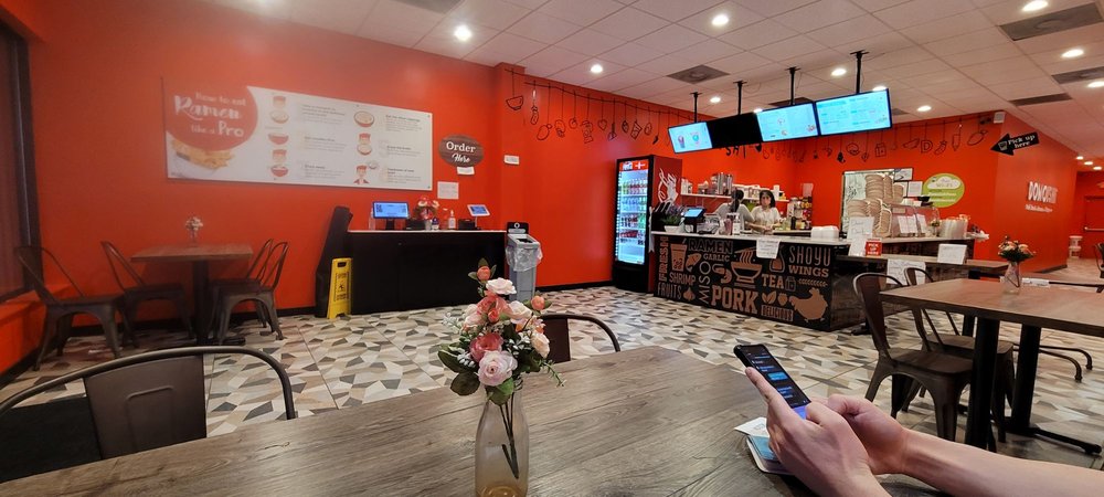 DOMOISHI Ramen-Poke-Wings-Tea