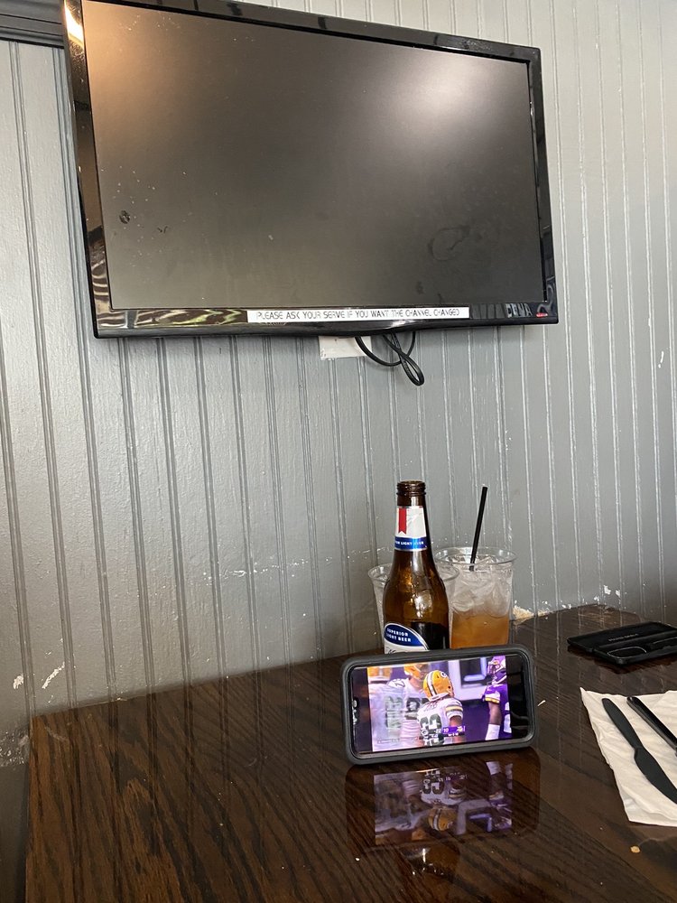 The Shark's Den Sports Bar & Grill