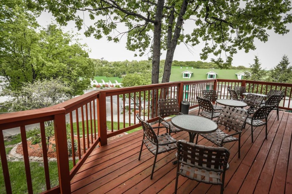 Branson Surrey Inn