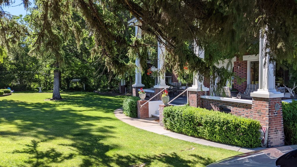 Warm Springs Inn & Winery