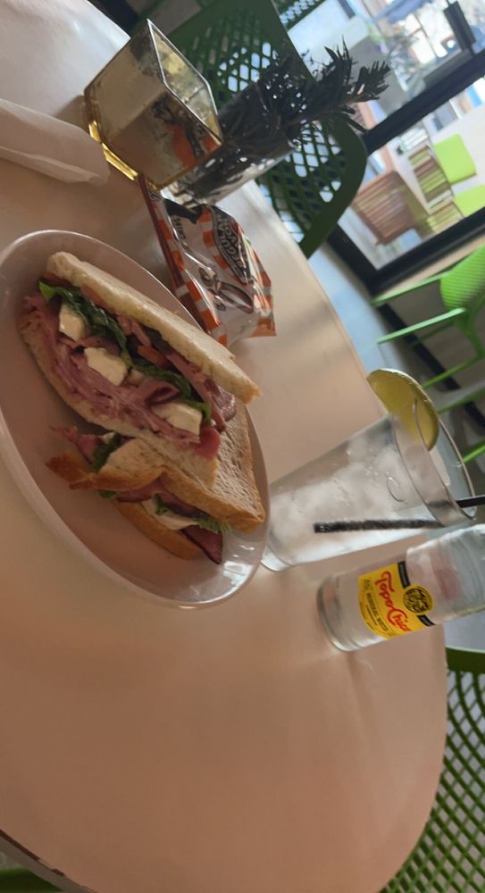 MarMo Cafe & Lounge MarMo Cafe & Lounge