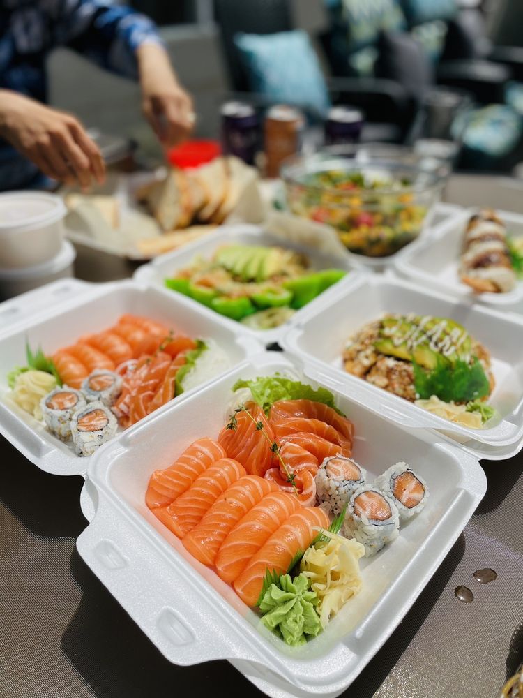 Momiji Sushi Bar and Grill