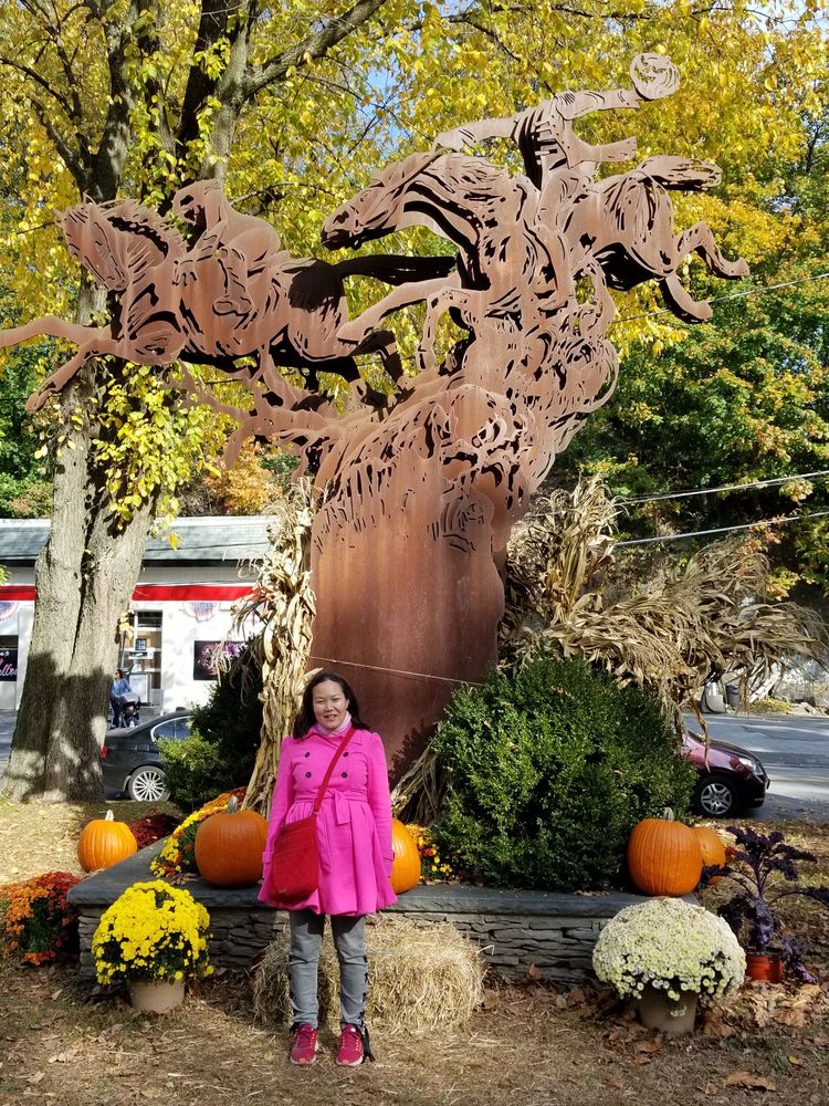 Headless Horseman Sculpture