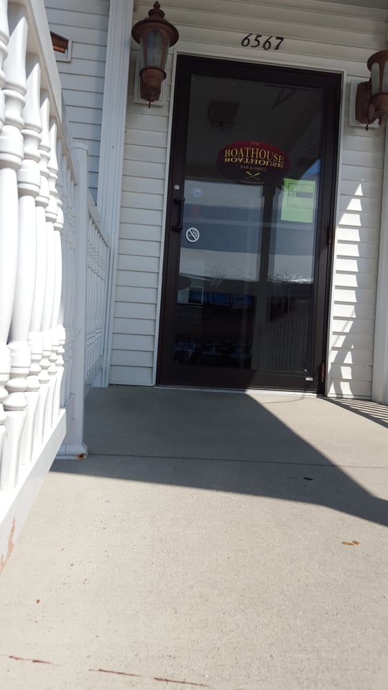 The Boathouse Bar and Grill 26 Reviews Bars 6567 Main St