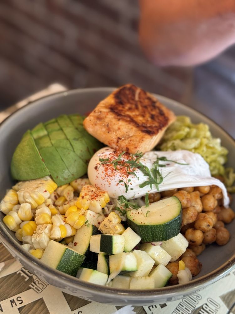 The Grey Dog - Chelsea The Grey Dog - Chelsea