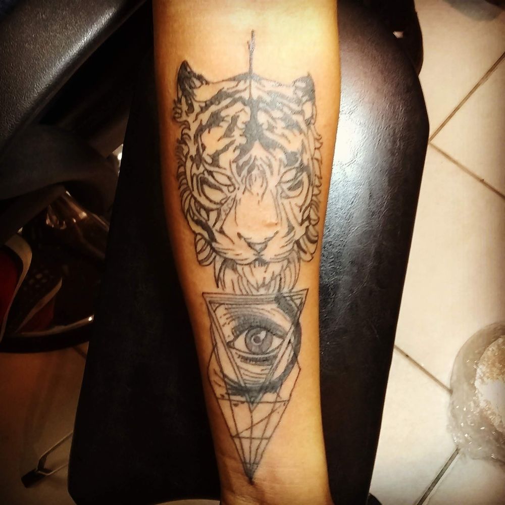 Black Lotus Tattoo Studio, Lake City Roadtrippers