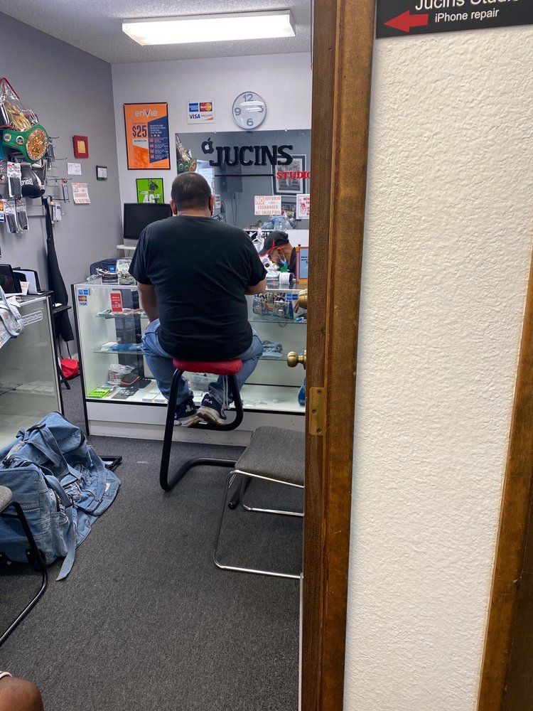 Jucins Studio iPhone Repair