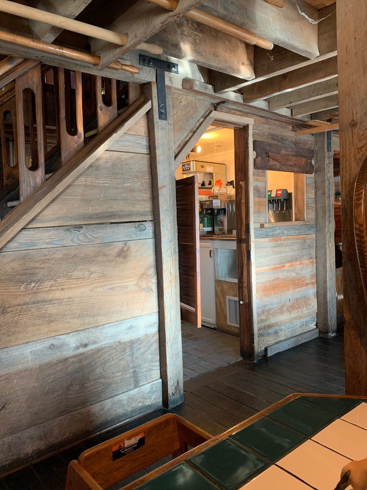 Pier 34 Seafood and Pub