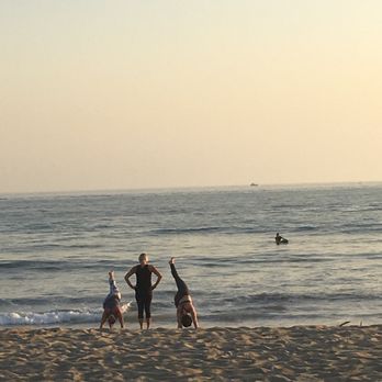 Beach Yoga Socal 47 Photos 73 Reviews 3400 Barnard Way Photo Of Beach Yoga Socal Santa Monica Ca United States
