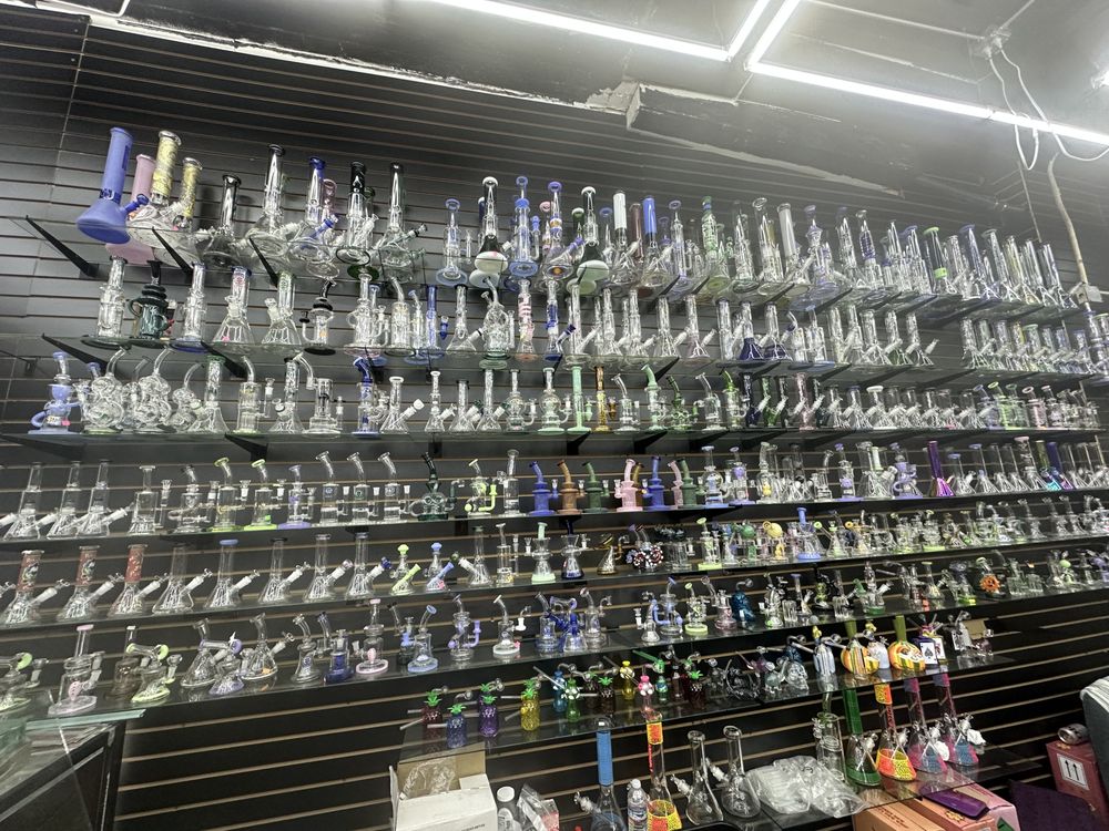 Nick’s Smoke Shop, Oakland Roadtrippers
