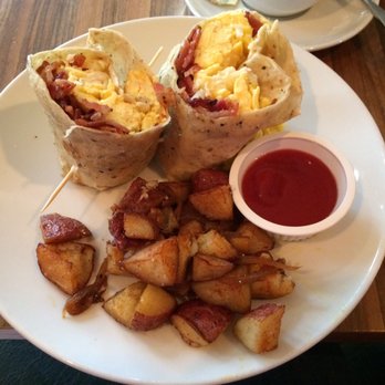 Cora S Restaurant Bar 69 Photos 68 Reviews Bars 1230 Beach Photo Of Cora S Restaurant Bar Biloxi Ms United States Breakfast Wrap
