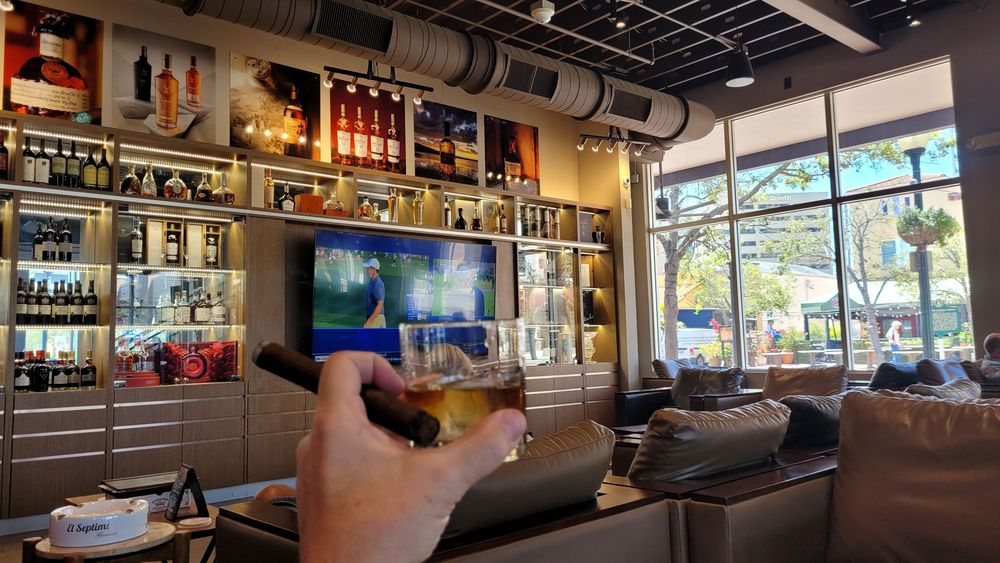 Corona Cigar Company Image