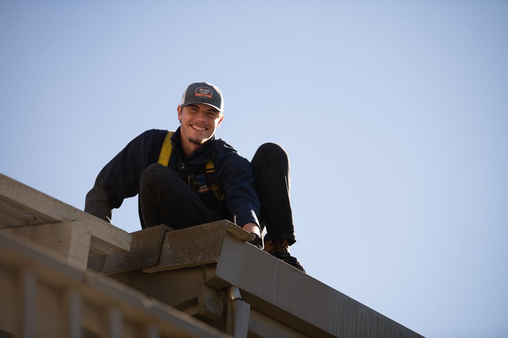 Jeff Likes Clean Windows & Gutters