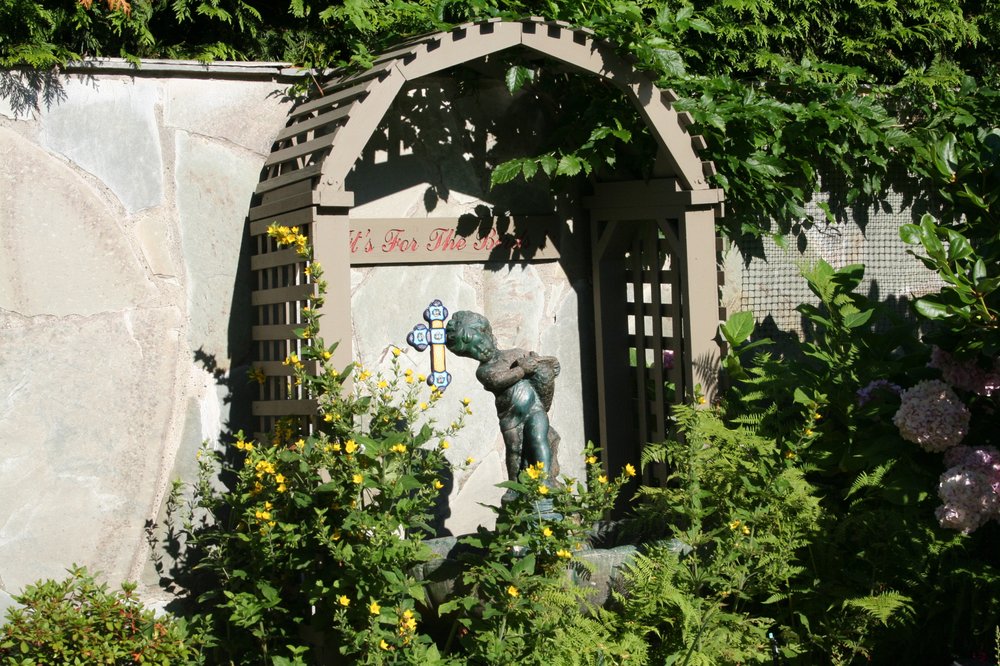 The Stone Hedge B & B - 22 Photos - Bed & Breakfast - 5511 Cathay Road