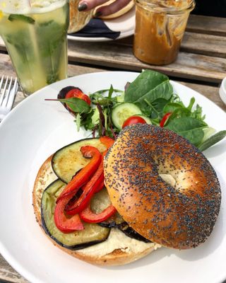 café bagel site de rencontreyg famille scandale de rencontres
